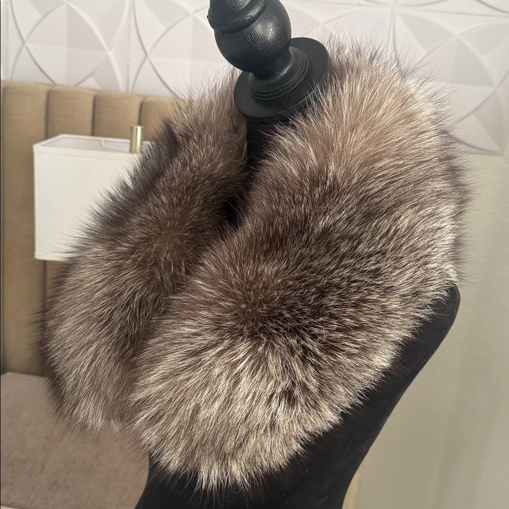 Saga furs crystal fox fur scarf clip on collar - Picture 4 of 10